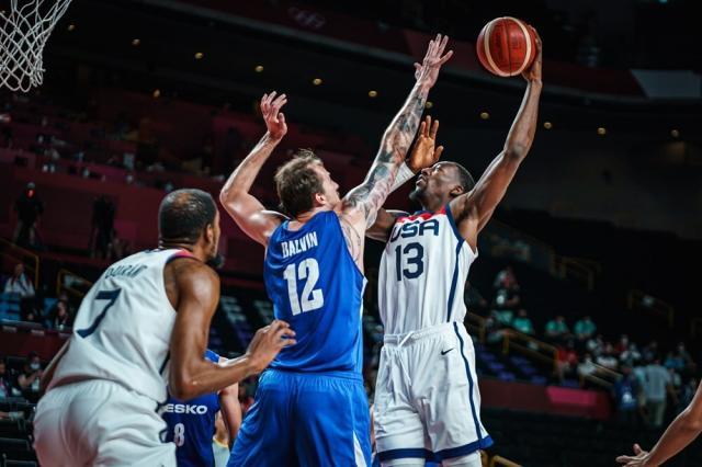 九游官网-KD加冕梦之队奥运第一人！美国两连胜锁定八强席位